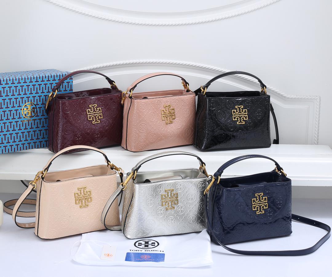 Tory Burch
size 20×7×14cm