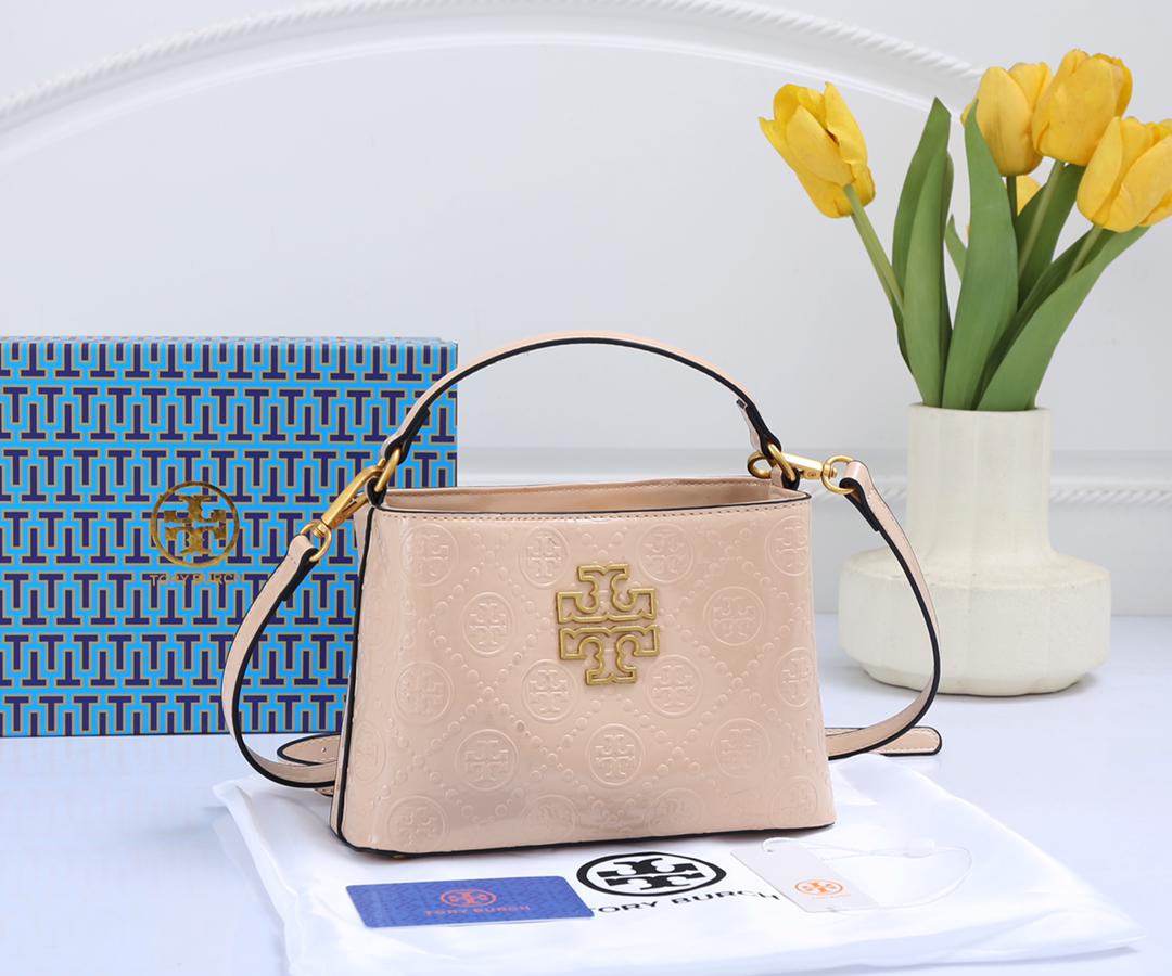 Tory Burch
size 20×7×14cm