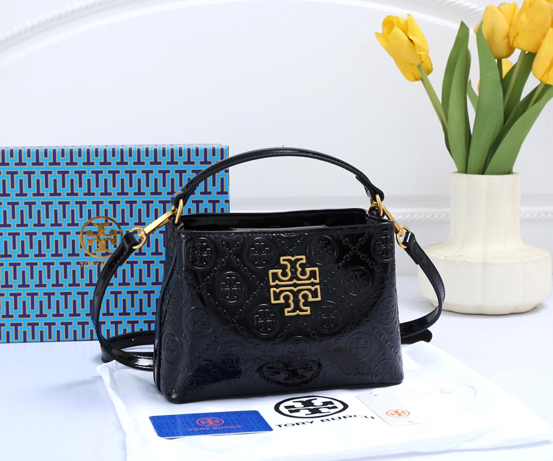 Tory Burch
size 20×7×14cm