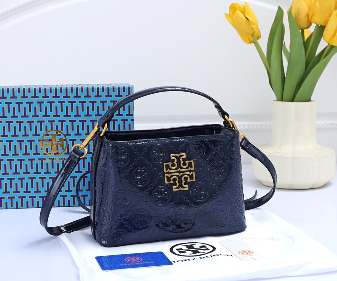 Tory Burch
size 20×7×14cm